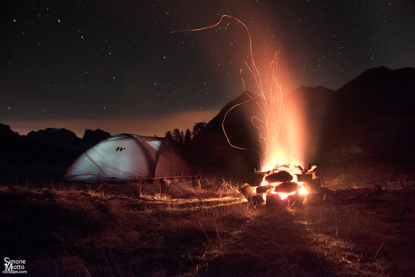 Camping under the stars by Simone Miotto