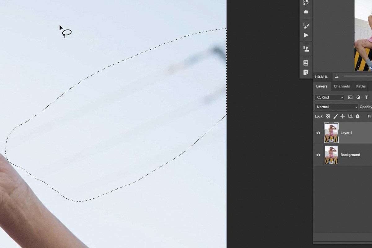 Content-Aware Fill dialog with the green sampling area previewed over the sky
