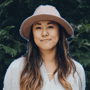 Woman in a white hat cut out from her background with the Pen Tool