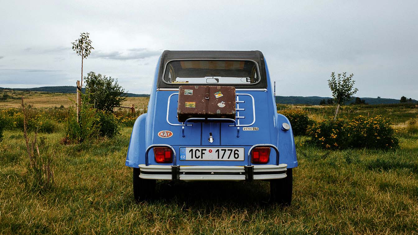 The same car changed from yellow to blue with masking in Photoshop, with the lights, plate and suitcase left untouched