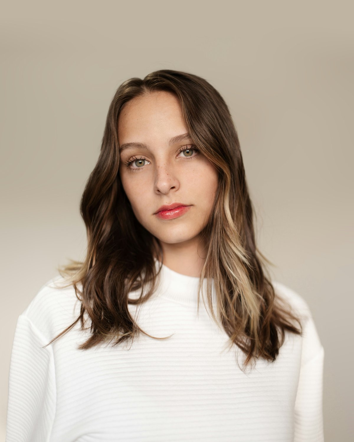 Portrait lighting patterns example: flat lighting, with almost no shadows on the face
